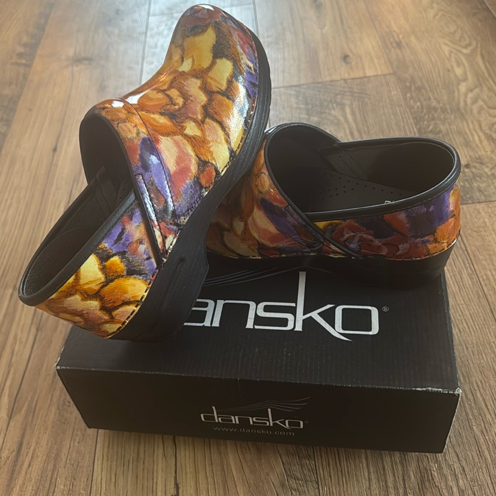 Dansko Clogs
Women size 40(10)
